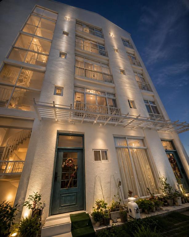 椰風谷電梯民宿 近台南大學 長住享優惠 - B&B Tainan