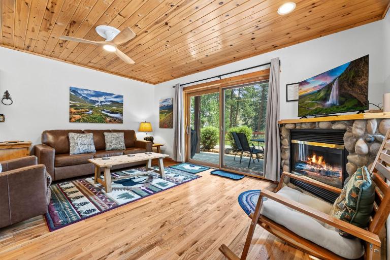 Bugle Pointe B06 by Estes Park Condos - Chambres d'hôtes Estes Park