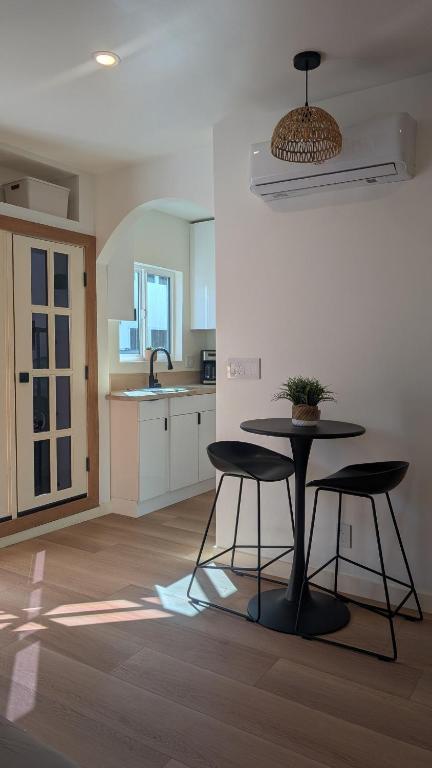 Ground Level Studio in Heart of DTLA - B&B Los Angeles