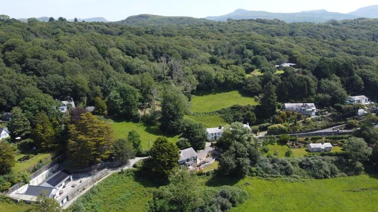 Pant Golau House - a contemporary spacious retreat - Bed and Breakfast Llanbedr