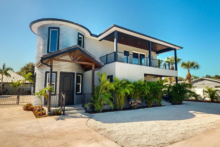 < 2 Mi to Indian Rocks Beach! Apt w/ Horses - Ferienwohnung Oakhurst Terrace