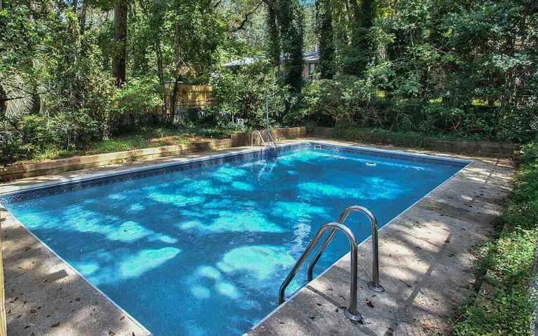 Beautiful pool home near FSU, capitol, and FAMU! - Chambres d'hôtes Tallahassee