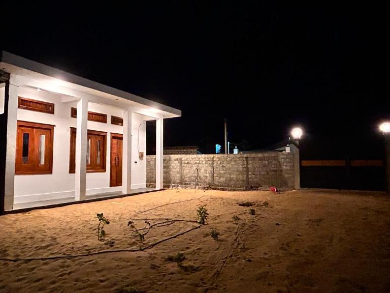Aaro Villa - Whole House, Quiet, Near to the Surf - B&B Arugam Bay