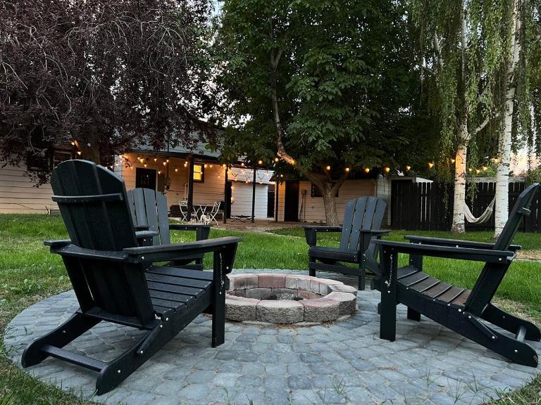 Private lux lower level flat fully fenced - B&B Twin Falls