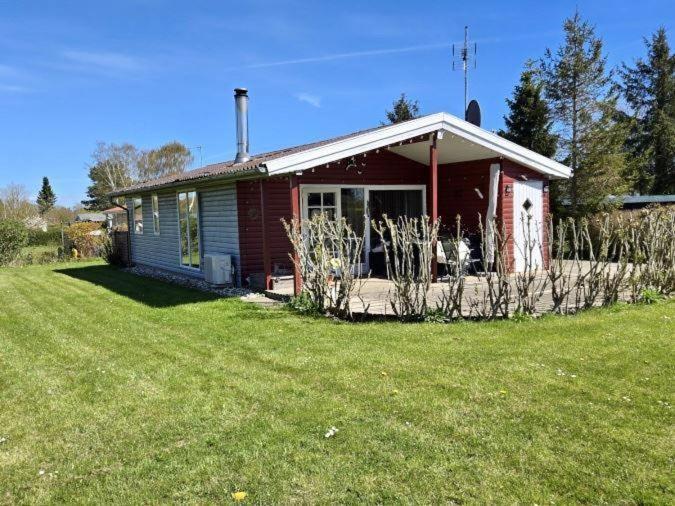 Ferienhaus-in-ruhiger-Lage-mit-Kamin-Terrasse-und-Grenznaehe - B&B Skovmose