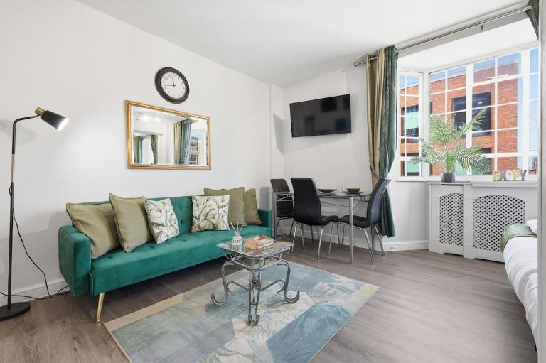 Luxury Chelsea Stay with Jacuzzi by KeyHol Stays - Ferienwohnung London