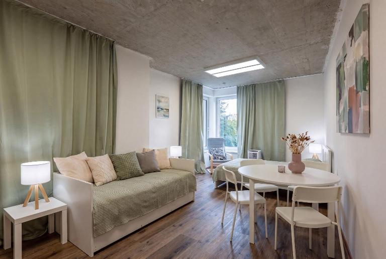 Hostivar #21 new apartment with free street parking - Chambres d'hôtes Prague