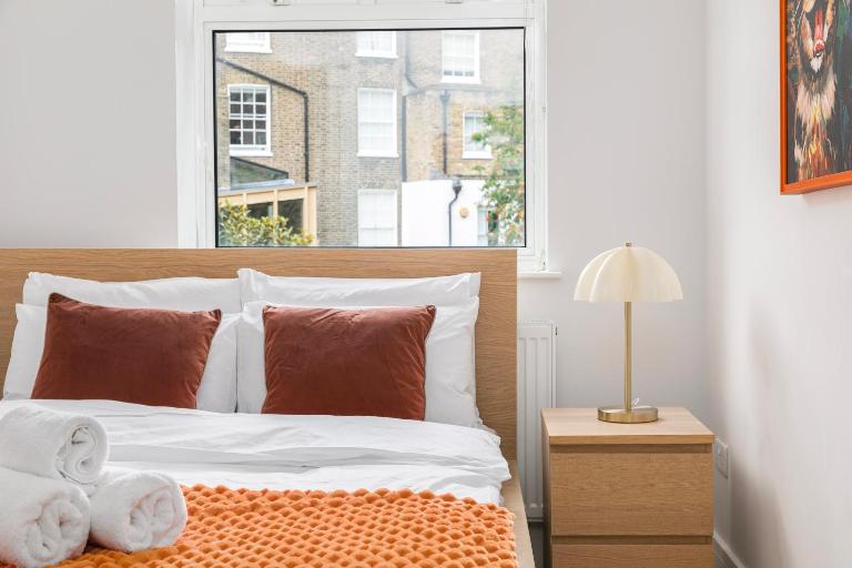 Modern Apartment 2 Min Walk to Camden Station - Ferienwohnung London