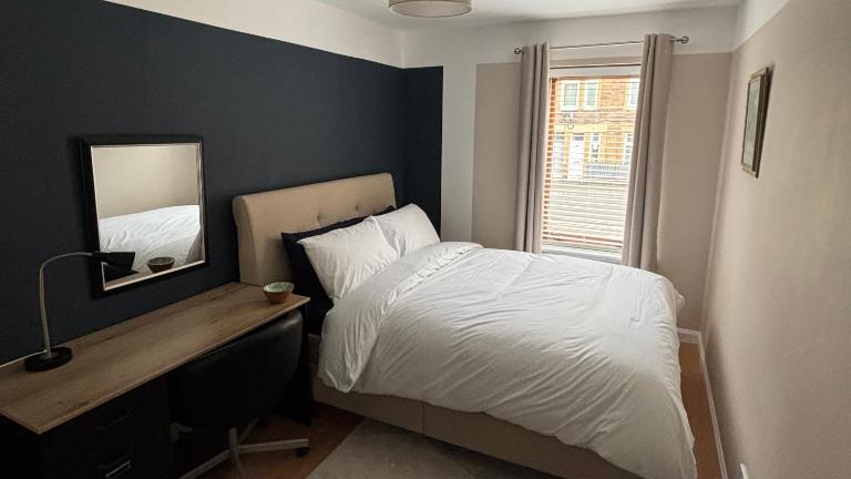 Two bedroom flat - private garden - two car parking - B&B Edinburgh
