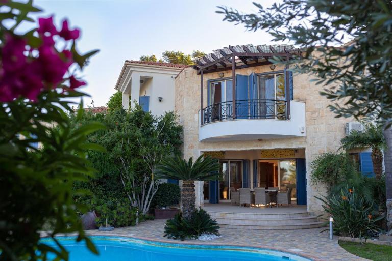 Villa Rafaela - Luxury 4BR Retreat near the Baths of Aphrodite - B&B Pólis