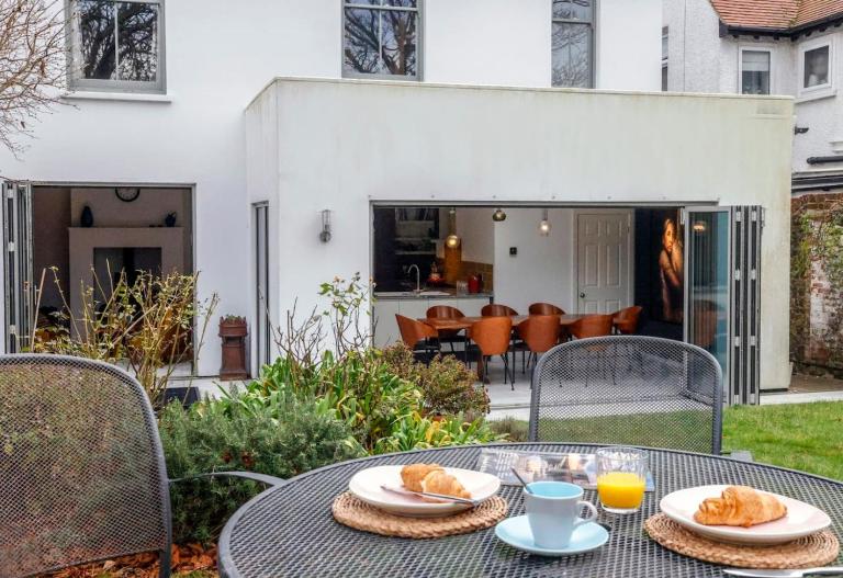 Detached Edwardian Villa with Garden and Parking - B&B Broadstairs