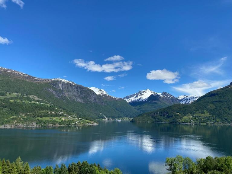 Olden Fjord Villa - B&B Olden