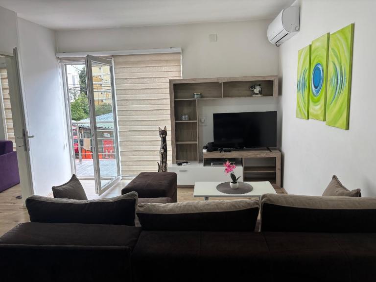 Maja 1 - B&B Leskovac