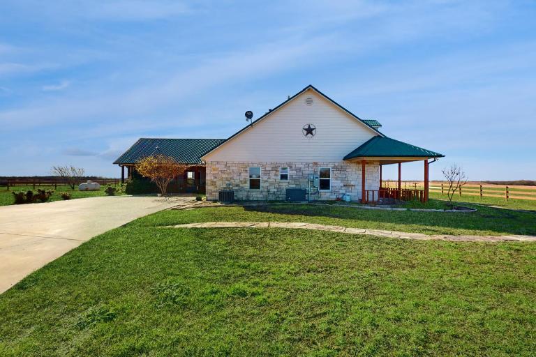 Prime Stargazing! Serene Texas Countryside Retreat - Bed and Breakfast Celeste
