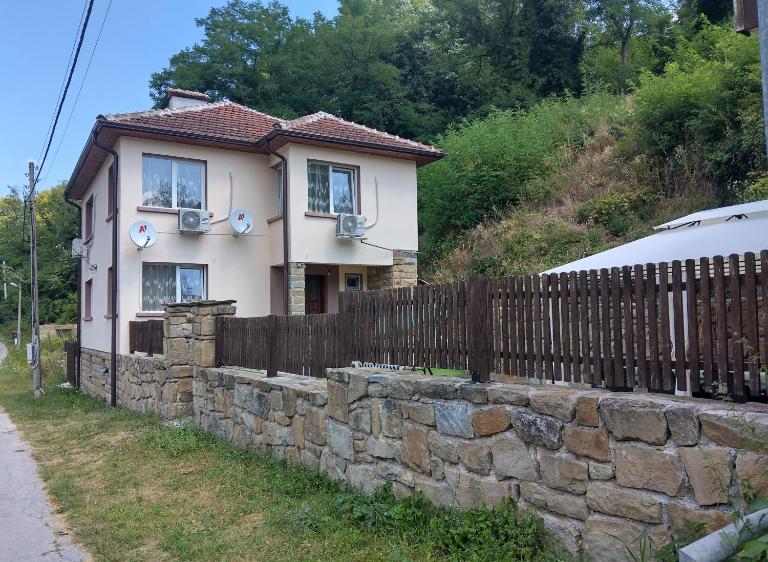 Къща Владислав - Ferienwohnung Radevtsi