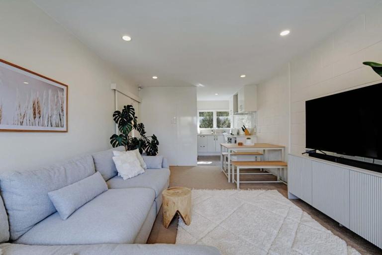 Classic Greenlane Unit with Parking and Air-Con - B&B Auckland