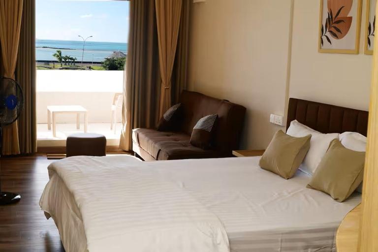 Waterfront Seaview Apartment - Ferienwohnung Mahébourg