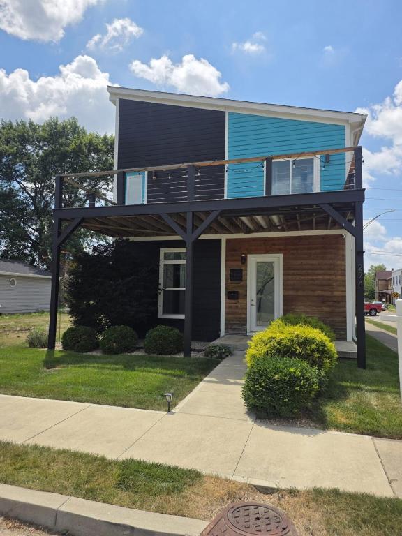 Downtown 3BR Jacuzzi Near Indy 500 with Free Parking - Bed and Breakfast Indianapolis