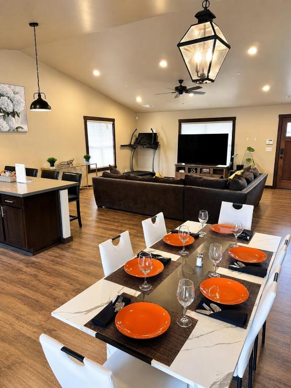 Elegant 3BR Fortuna Getaway - Bed and Breakfast Fortuna