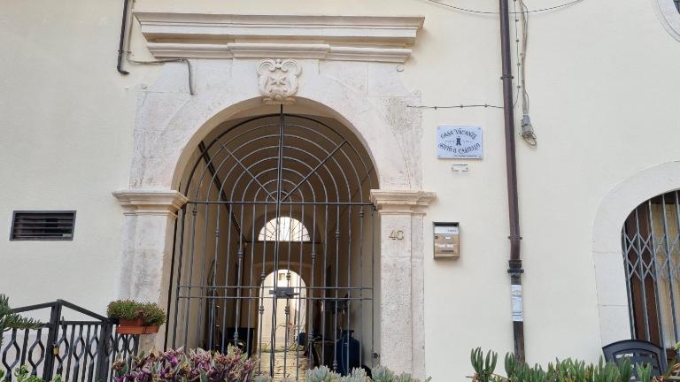 Casa Vacanze Sotto il Castello - B&B Capestrano