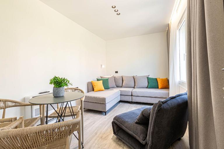 Lian 11 - Deluxe 1BR Apartment w Kitchen and Parking, BRAND NEW - Lungomare 3 min - B&B Vlorë