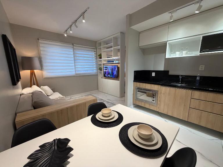 Loft moderno e completo, com piscina, academia e garagem no MaxPlaza, em Canoas - Chambres d'hôtes Canoas