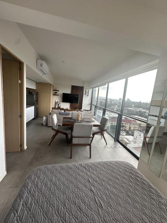 loft 3 personas alberca gym y parking cerca de andares - B&B Guadalajara