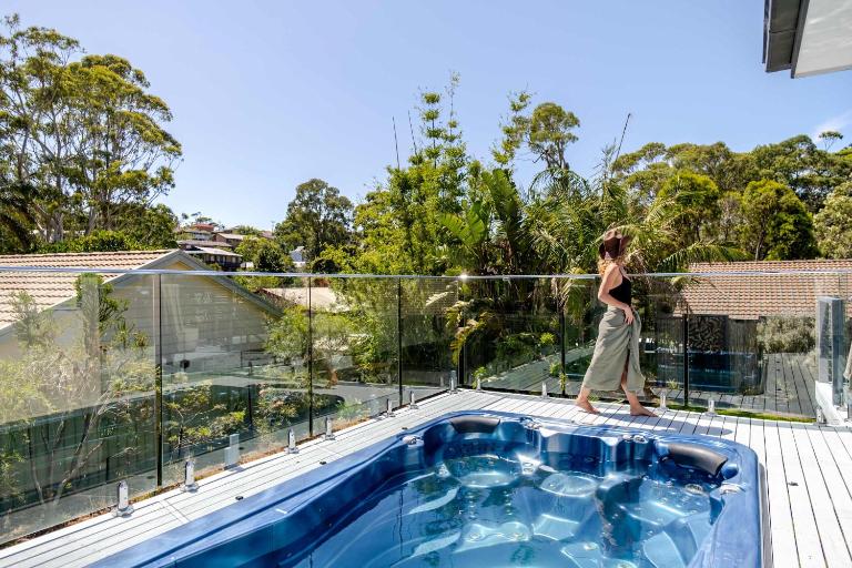 Summer and Winter by The Sea- Outdoor Spa and Firepit on Tallwood - B&B Mollymook