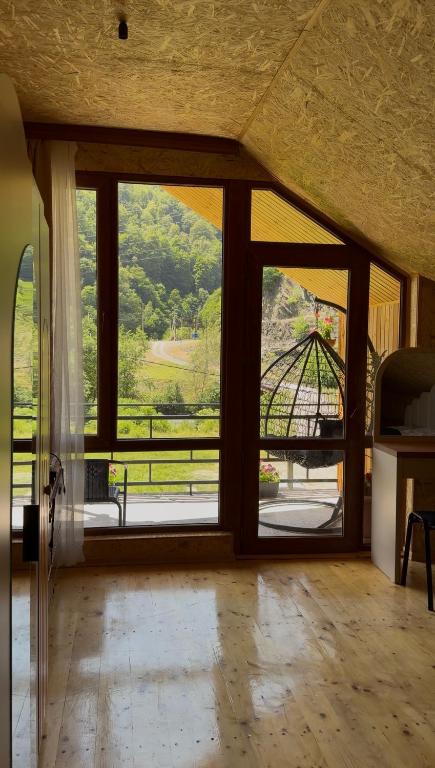 Guesthouse Riverside Bagiana - Ferienwohnung K’orsha