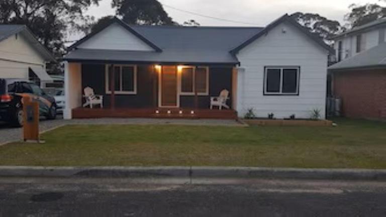 Husky Central - B&B Huskisson
