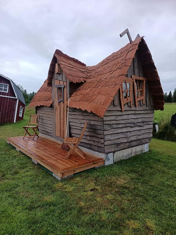 Noitamökki elämyspuistossa - B&B Maliskylä