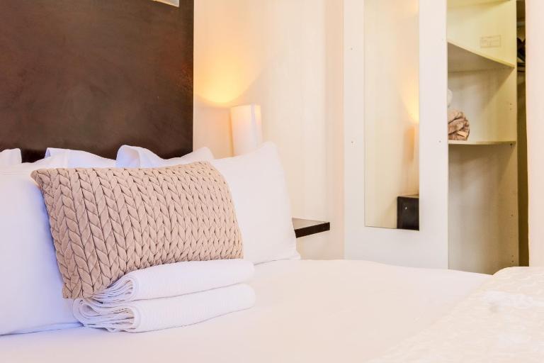 3 shots Wifi Netflix at Mapungubwe - B&B Johannesburg