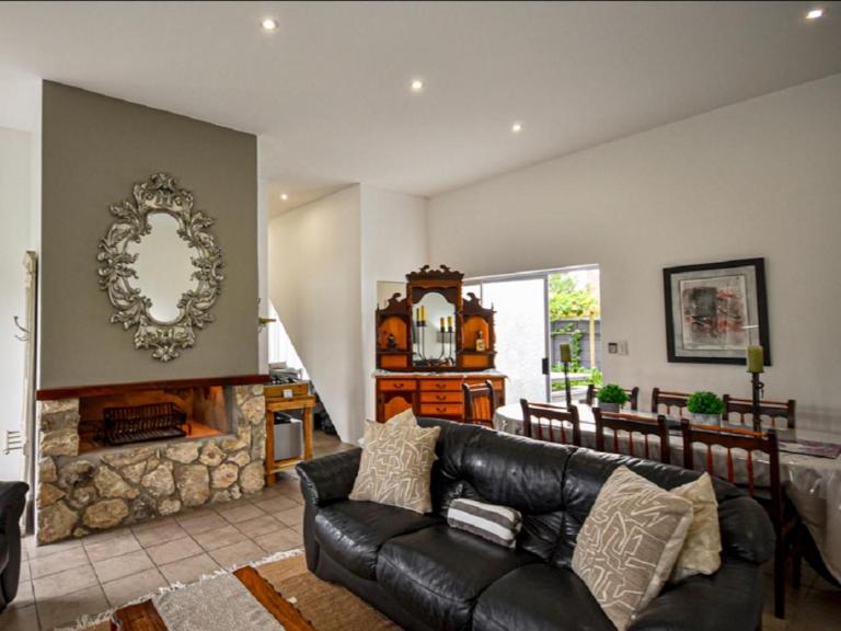 Lieflappie Seaview Stilbaai 400m to the beach - Chambres d'hôtes Stilbaai