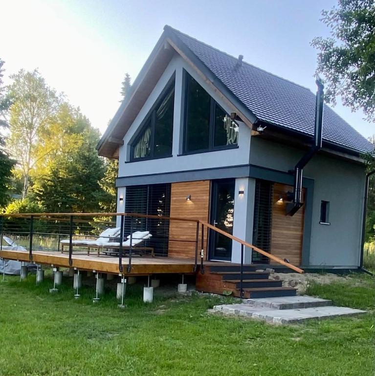 Domek nad jeziorem - Ferienwohnung Wiechowo