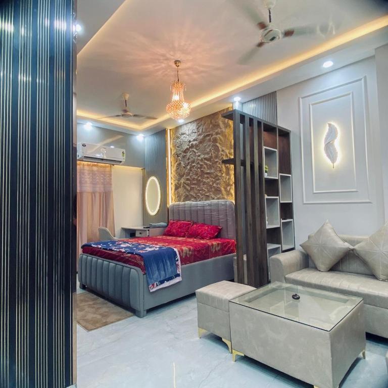 Ek murti Ufairai mall - B&B Ghaziabad
