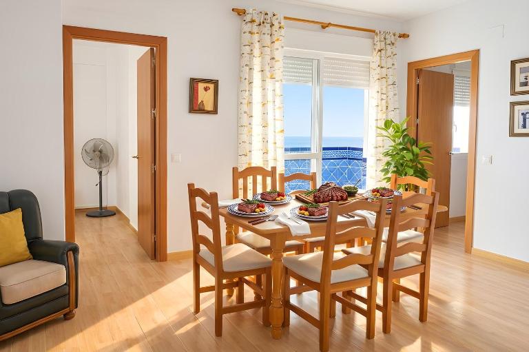 Apartamentos Tranquilos Conil Facil Aparcamiento con patio interior solo capetamos familias y parejas - Chambres d'hôtes Conil de la Frontera