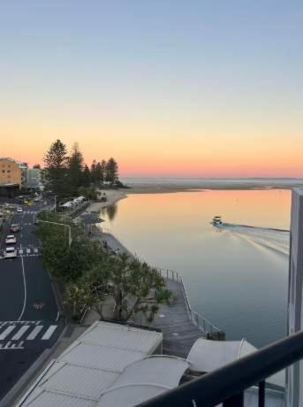 Ocean View 1BR Apartment with Private Rooftop - B&B Caloundra