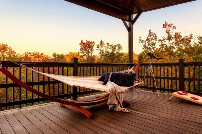 Open Skydeck with Spectacular View and Hot Tub - B&B Sevierville