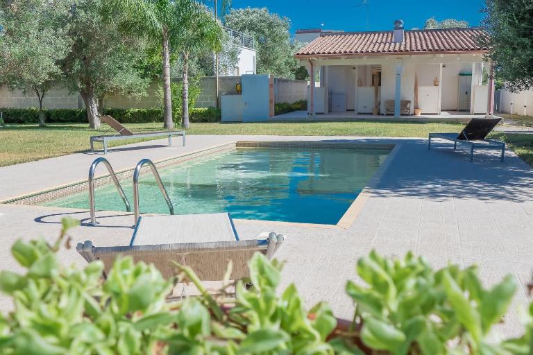 Villa IslaMaris con Piscina nel Boomerang Village a Torre Colimena - Chambres d'hôtes Torre Colimena