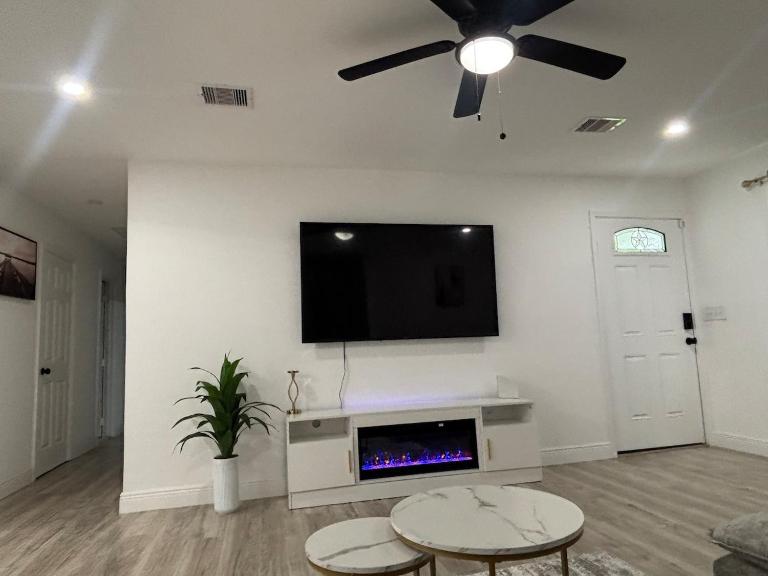 Modern 3BR - Near DT & Galleria - Ferienwohnung Houston