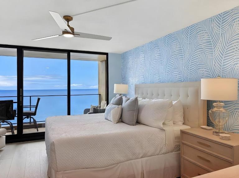 Renovated 8th Floor Oceanfront Studio at The Mahana - B&B Kahana