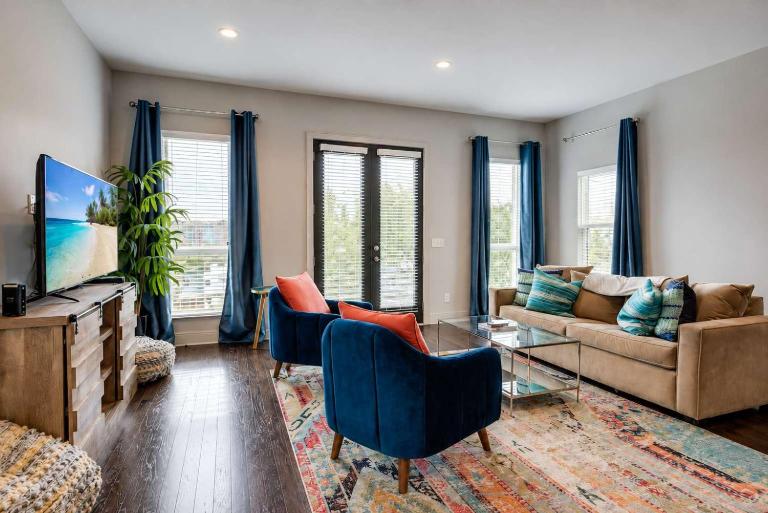 Gorgeous Nashville Home - 1 Mile to Honky Tonks - Bed and Breakfast Nashville