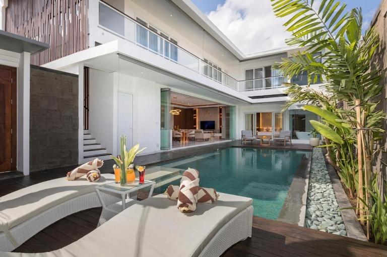 Villa Louis Seminyak by Nagisa Bali - Bed and Breakfast Legian