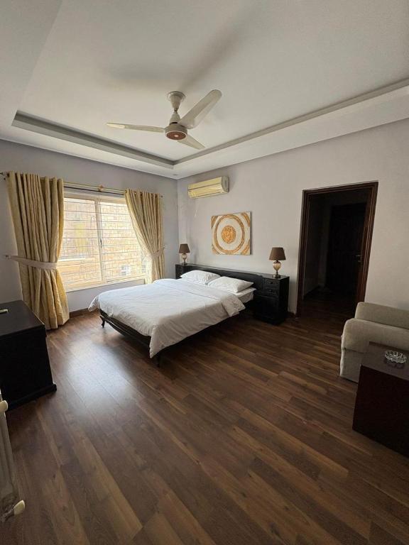 Serene Residence Apartments by Ayesha Khan - Chambres d'hôtes Chak Two Hundred Nine Rakh Branch