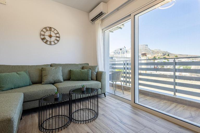 Terra Rossa - Modern Apartment with Castle View - Bed and Breakfast Archángelos