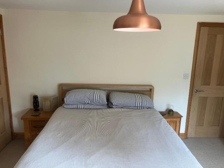 A peaceful ensuite room in a friendly home - Ferienwohnung Tetsworth