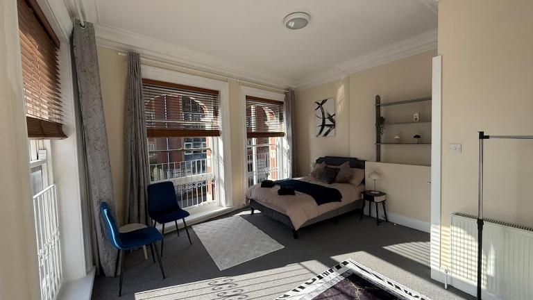 Heart of Portsmouth | Central 3-Bed Flat - B&B Portsmouth