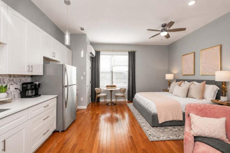 Findlay Market, King Bed, 30-Night Minimum Stay - B&B Cincinnati