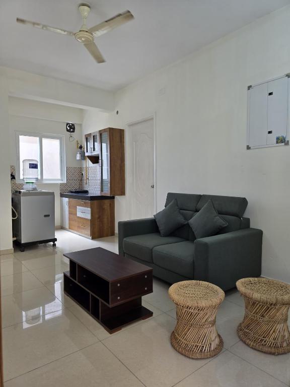 Cozy High-Rise Pad Minutes to Kovalam Beach - B&B Chennai