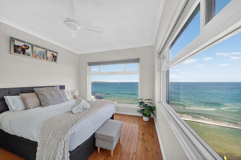 Absolute Waterfront - Sleep 6 - Baby & Pet - Sunrise Views - B&B Corinella